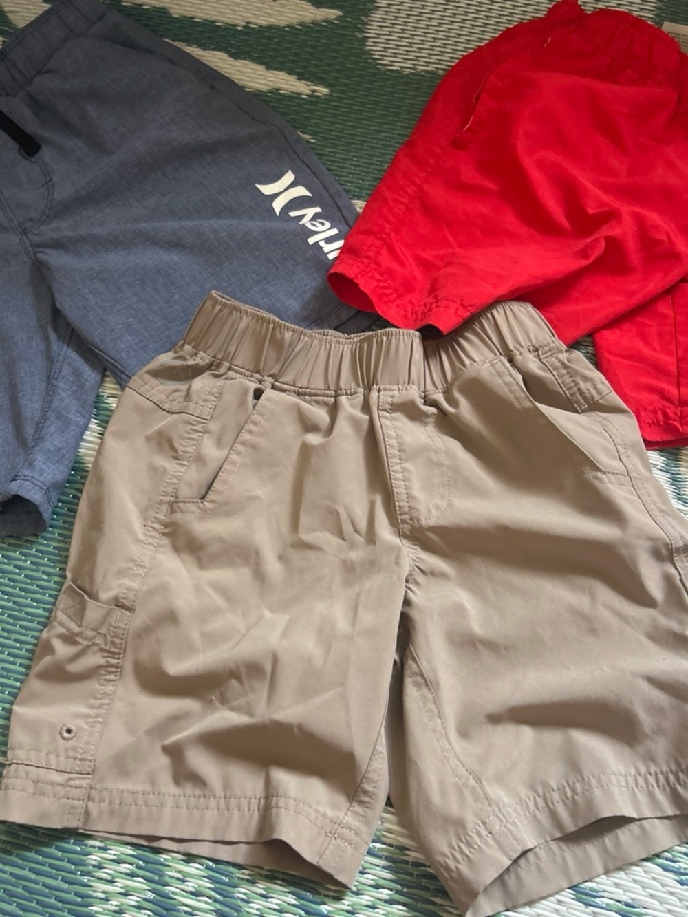 Hurley Kids Khaki Elastic-Waist Shorts size 7/8